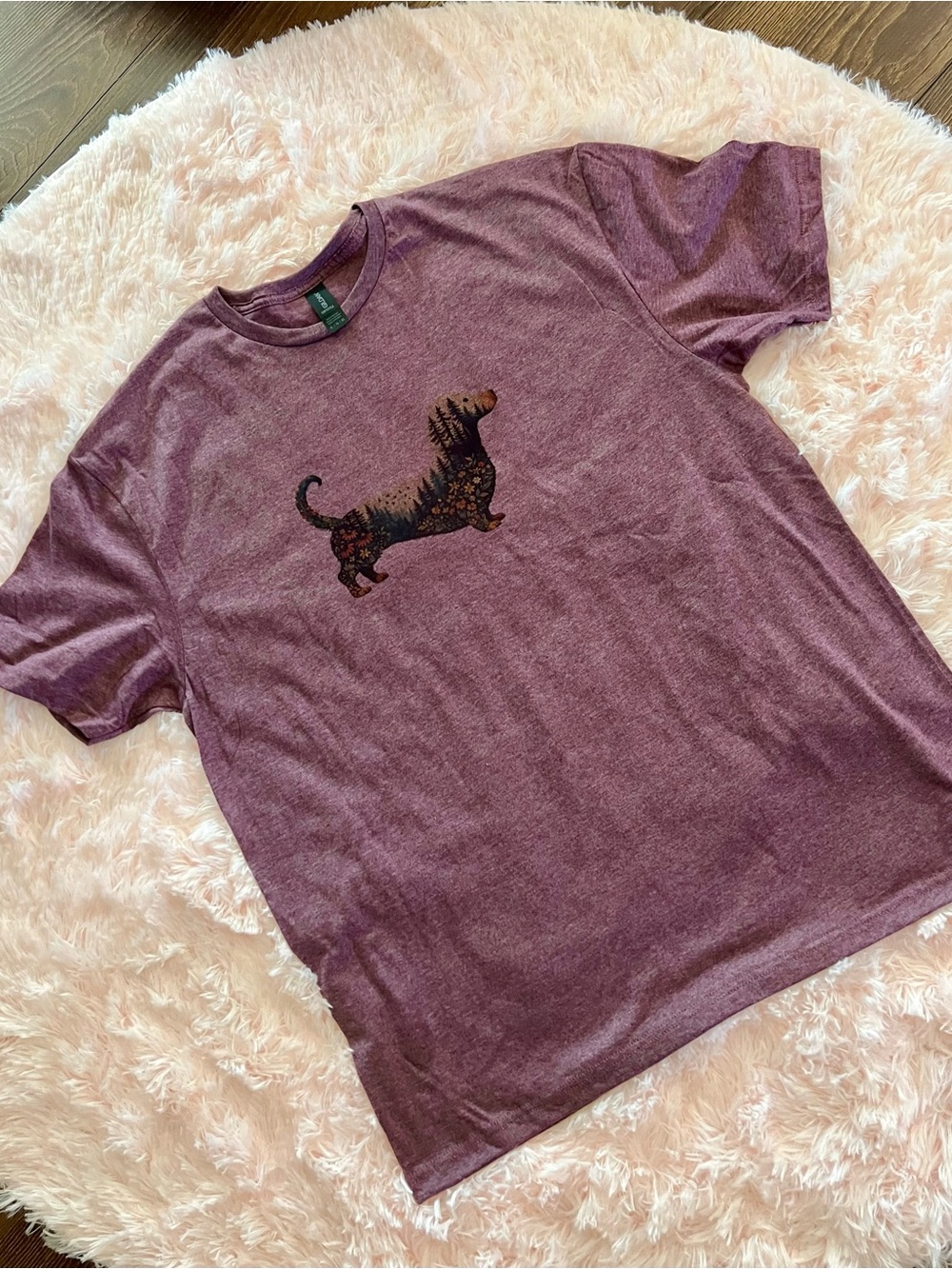 Heathered Plum Crewneck T-Shirt with Forest Weiner Dog - NEW S0007